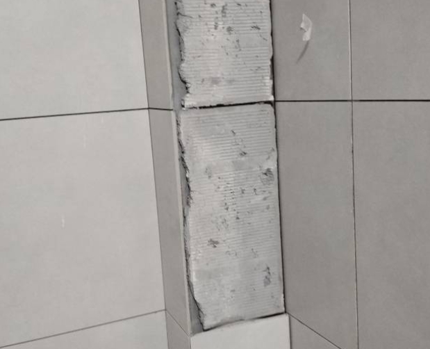 贺兰瓷砖空鼓维修公司分享下瓷砖施工前基层浇水润湿程度不足，可能导致以下问题
